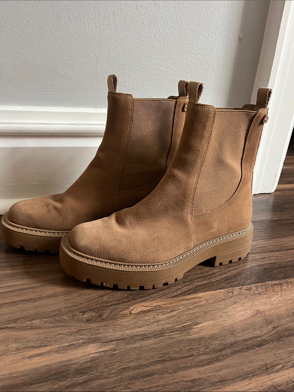 Sam Edelman Women's Tan Suede Lug Sole Chelsea Boots
